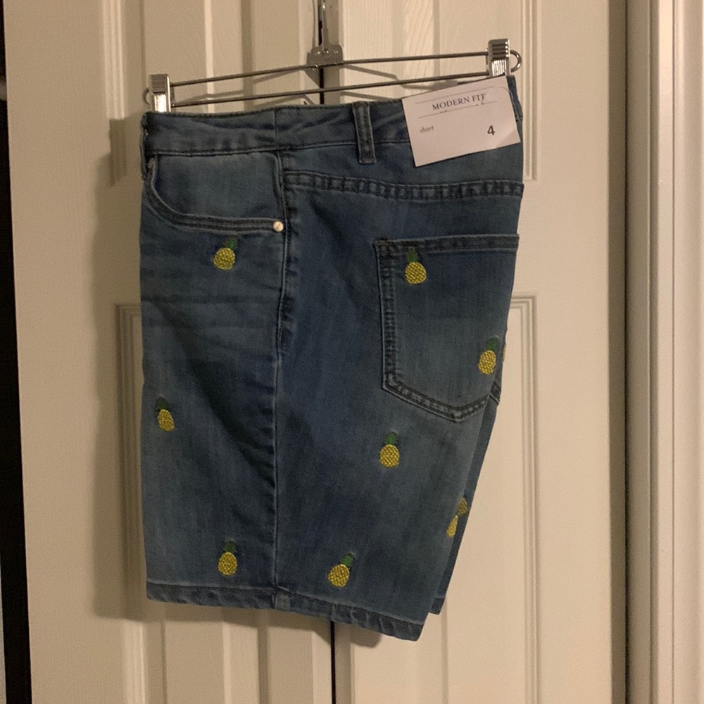 Pineapple embroidered jean shorts